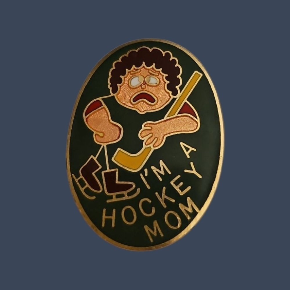 3/$30 Vtg INTERNATIONAL INSIGNIA Funny Hockey Mom Pin